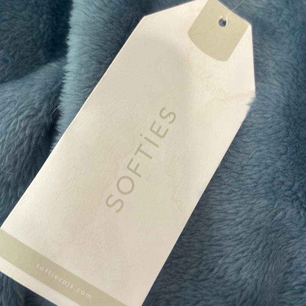 Softies robe in a beautiful blue collar.
